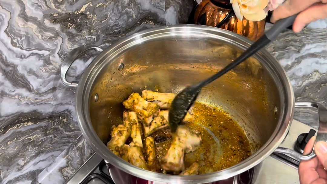 Slow-Cooked Lahori Mutton Paya Recipe